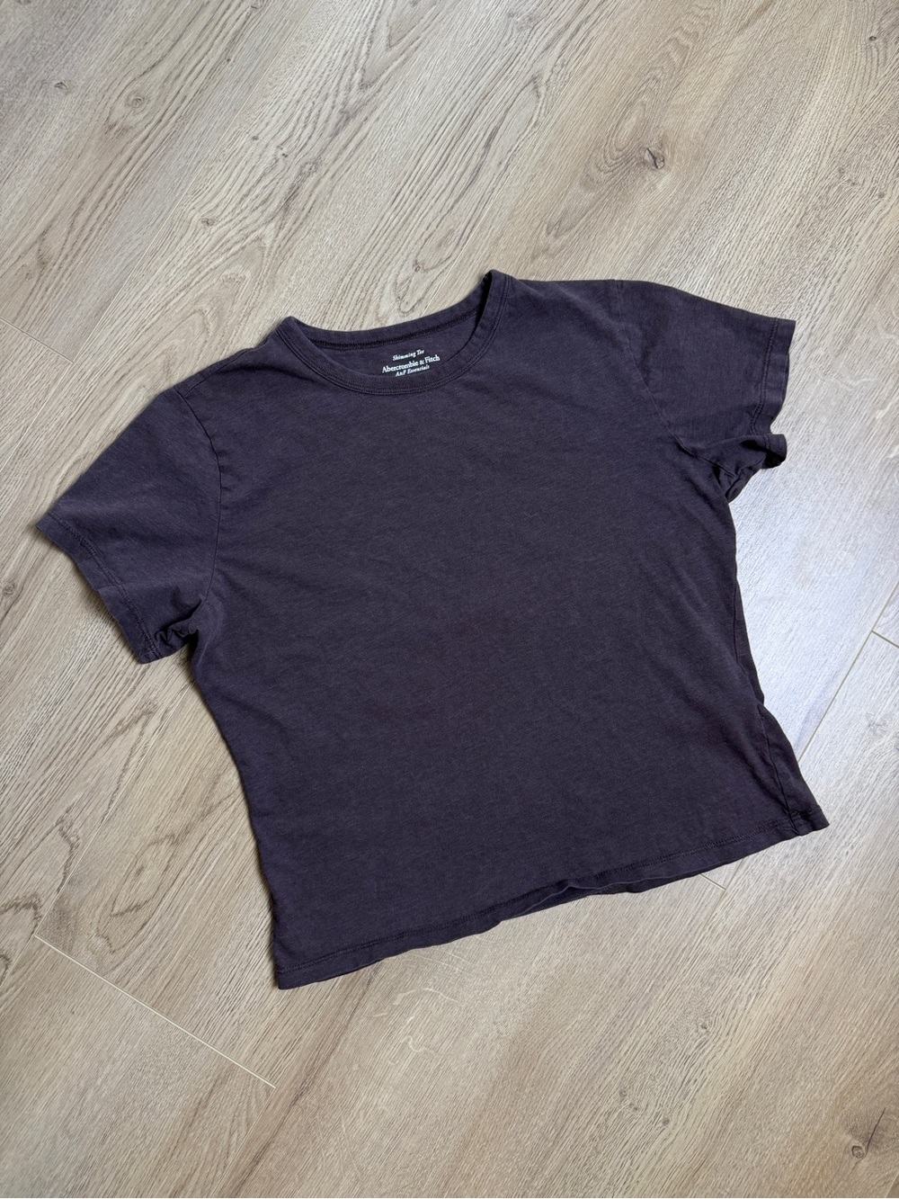 Abercrombie&Fitch Basic Crewneck Tee in Dark Brown XS
